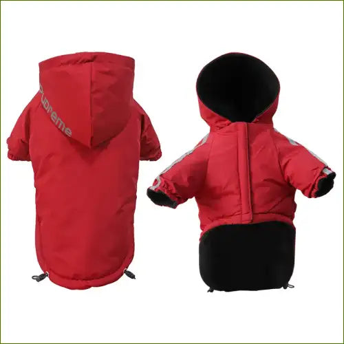 Veste à capuche rouge